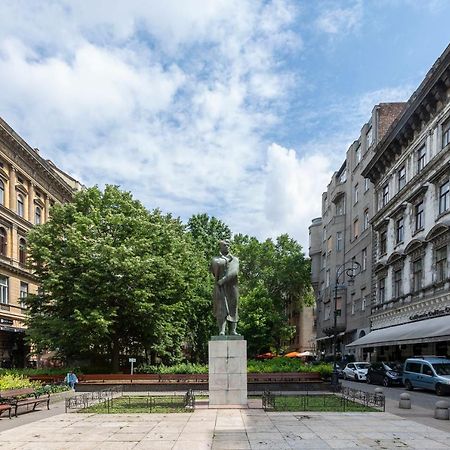 Luxurious Central Apartment In Liszt Ferenc Square Budapest Kültér fotó