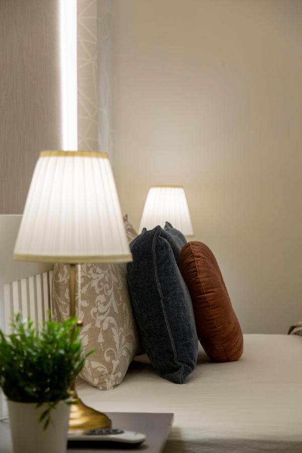 Luxurious Central Apartment In Liszt Ferenc Square Budapest Kültér fotó