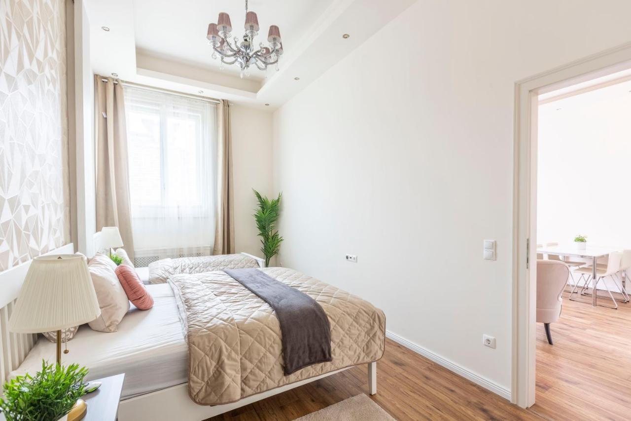 Luxurious Central Apartment In Liszt Ferenc Square Budapest Kültér fotó